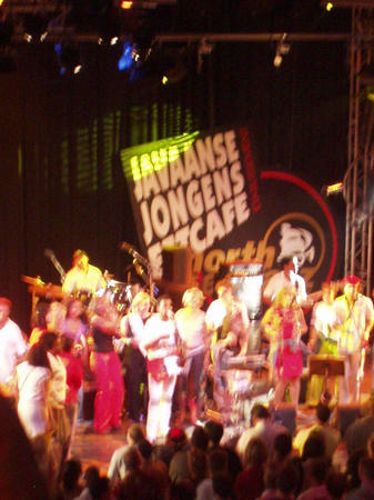 Jorge Ben Jor (?) still on stage 