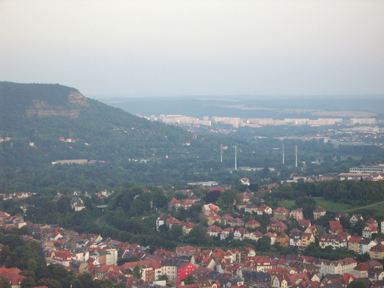 An dem Huegel gegenueber gibts nette Radlstrecken