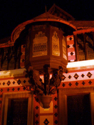 At night at the museum palace