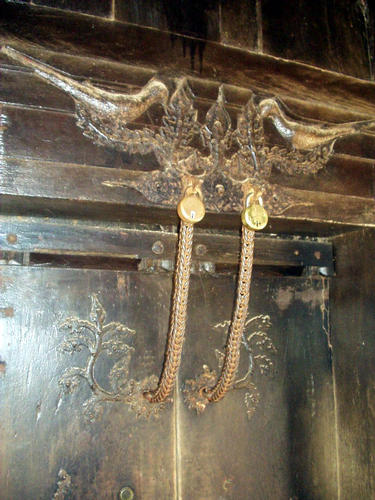 the chains are old lock chains